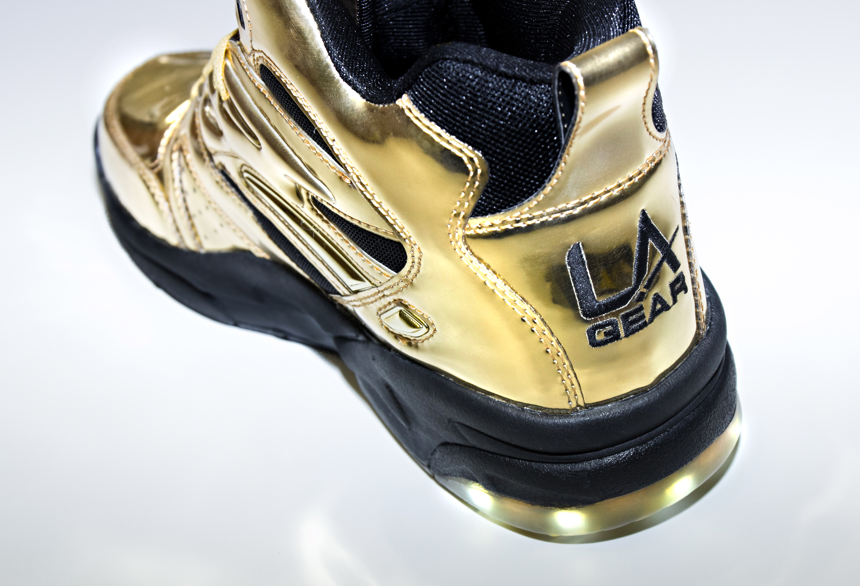 la gear gold shoes