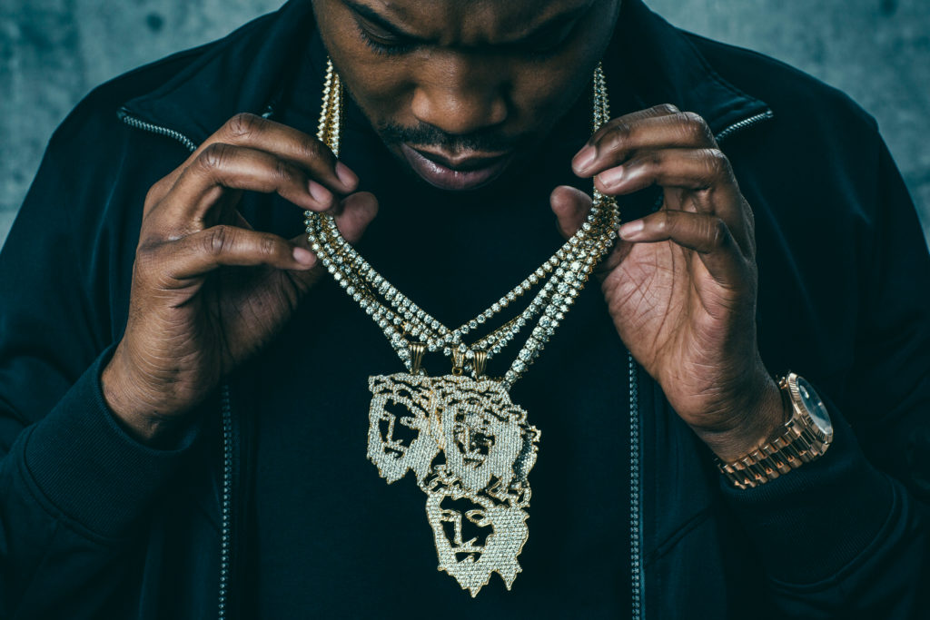 16AW_SP_Portrait_Black_Basket_0184_RGB